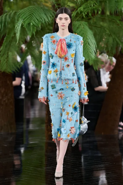 Look 18